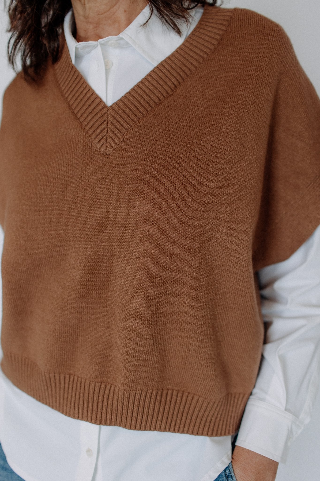 AMY SWEATER VEST-BROWN