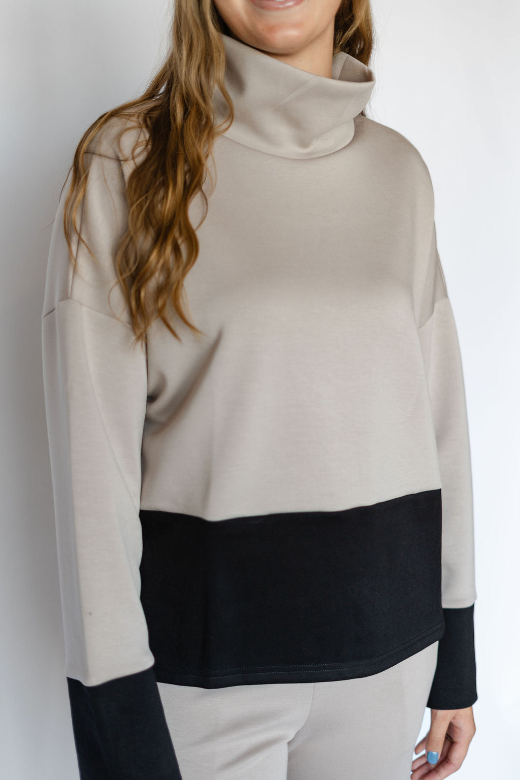 CHLOE L/S TOP-TAUPE /BLACK
