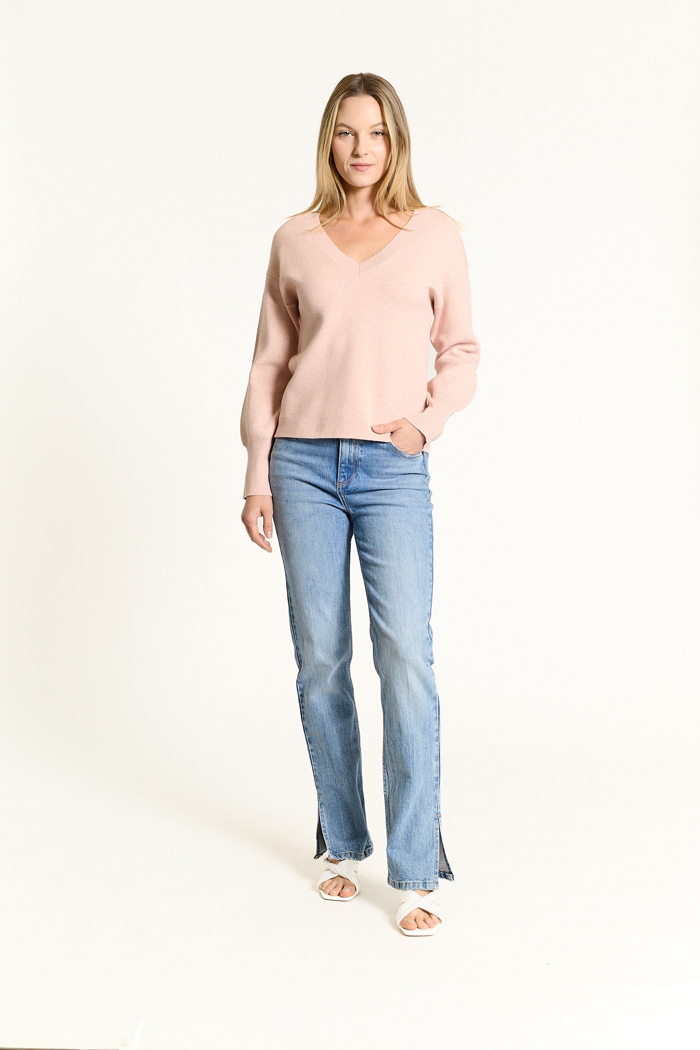 DAISY V NECK SWEATER