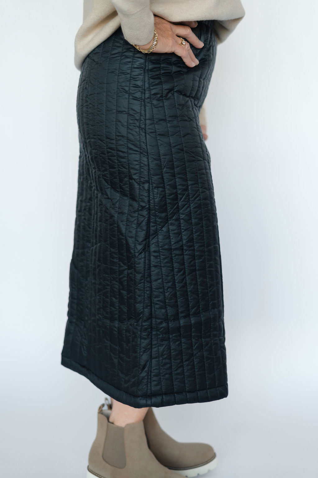 CALLIE QUILTED SKIRT-BLACK