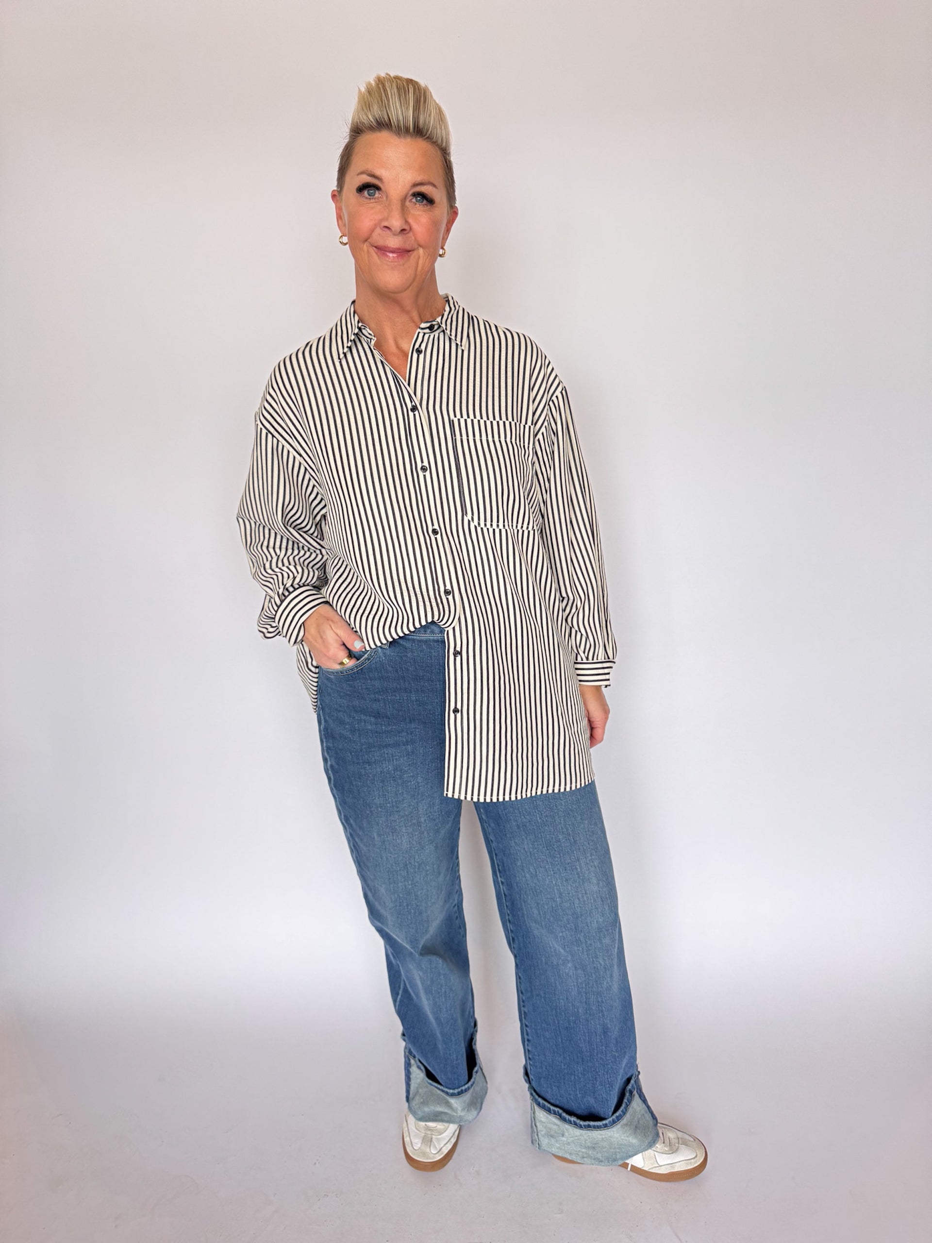 ESTRA OVERSIZED SHIRT