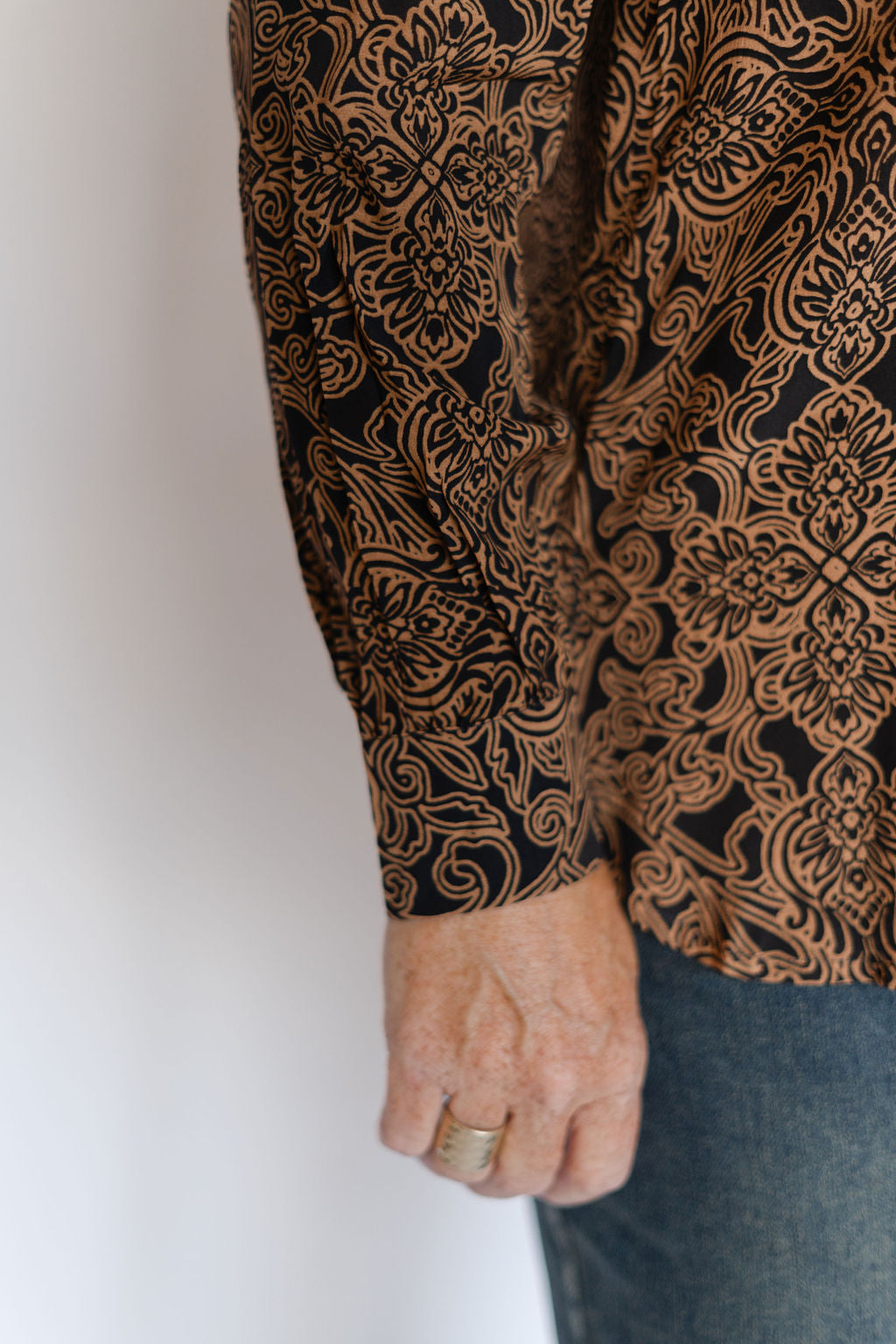 CLARA SHIRT-BLACK PAISLEY